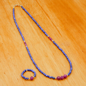 Conjunto de Collar y Anillo de Lapislázuli y Rubí facetados con gold filled