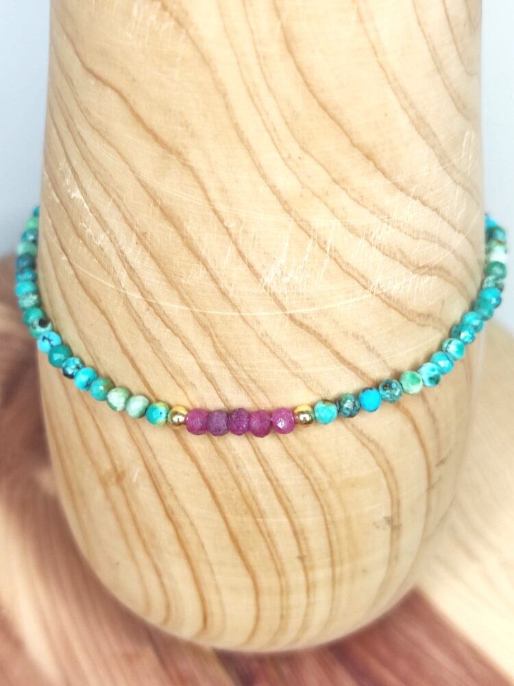Pulsera de Turquesas y Rubíes Naturales Facetados