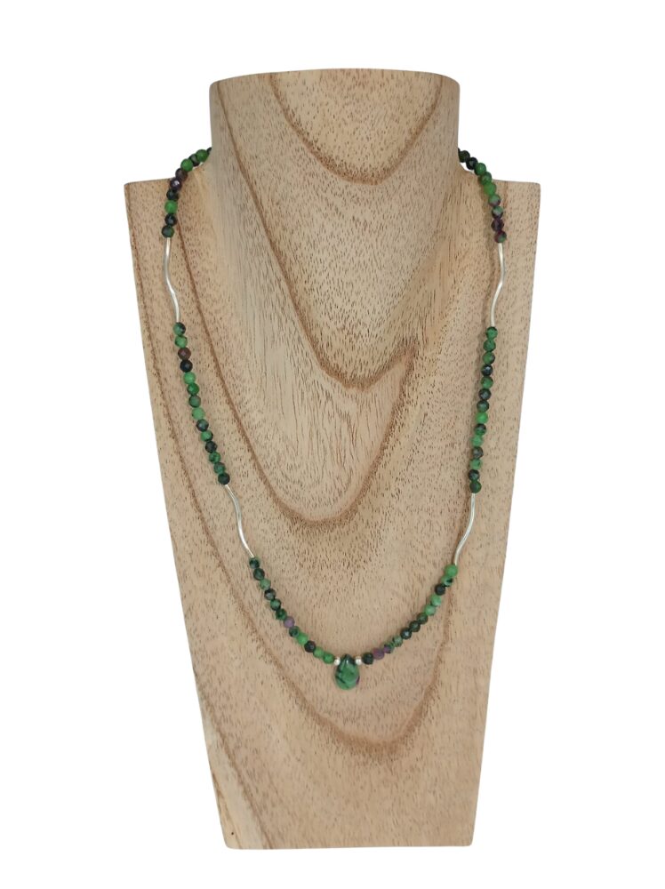 Collar de Zoisita y Rubí Plata de Ley Minerales Bilbao Envíos