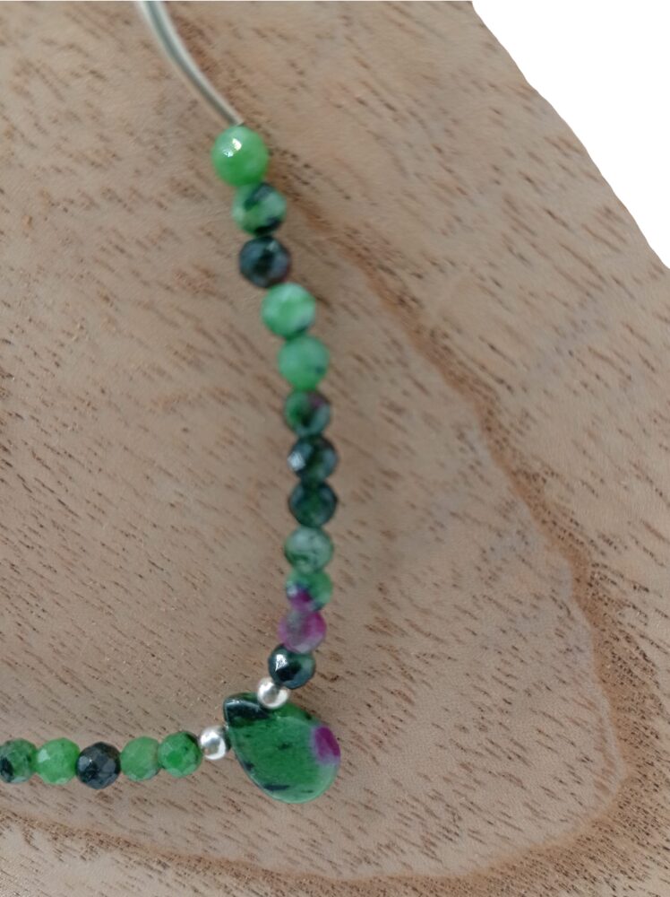 Collar de Zoisita y Rubí Plata de Ley Minerales Bilbao Envíos