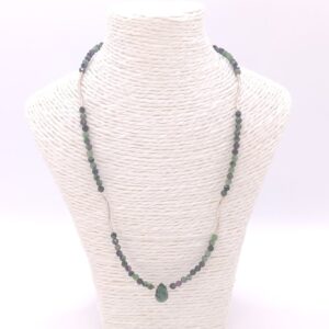 collar de zoisita y rubí natural